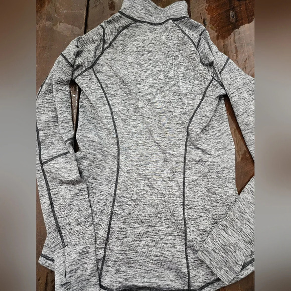 👕 Reebok 1/4 zip shirt size M in Heather gray - Picture 9 of 13